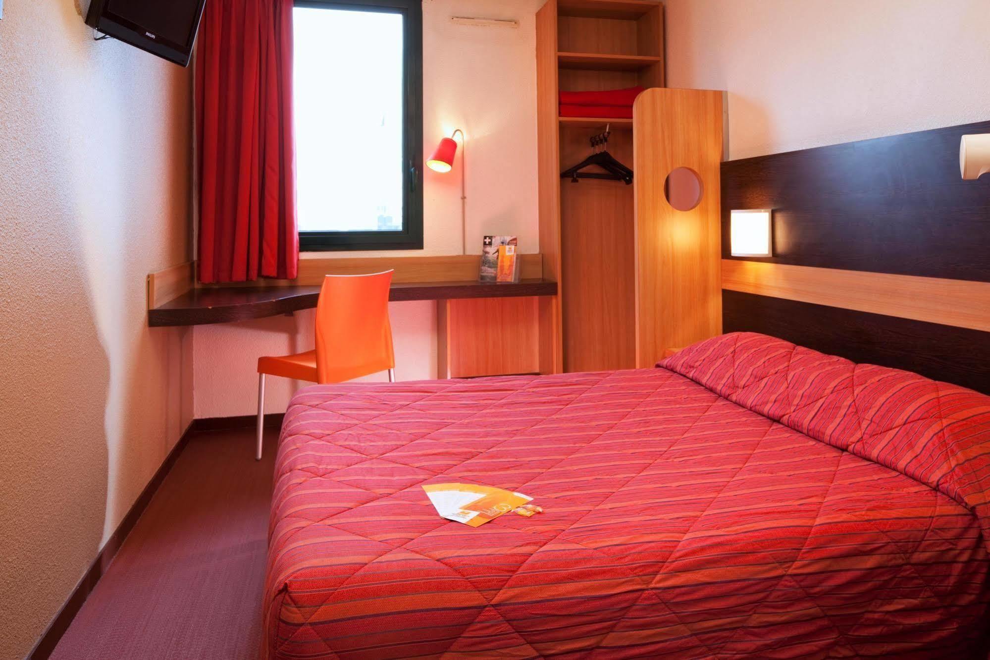 B&B Hotel Cholet Nord Exterior foto